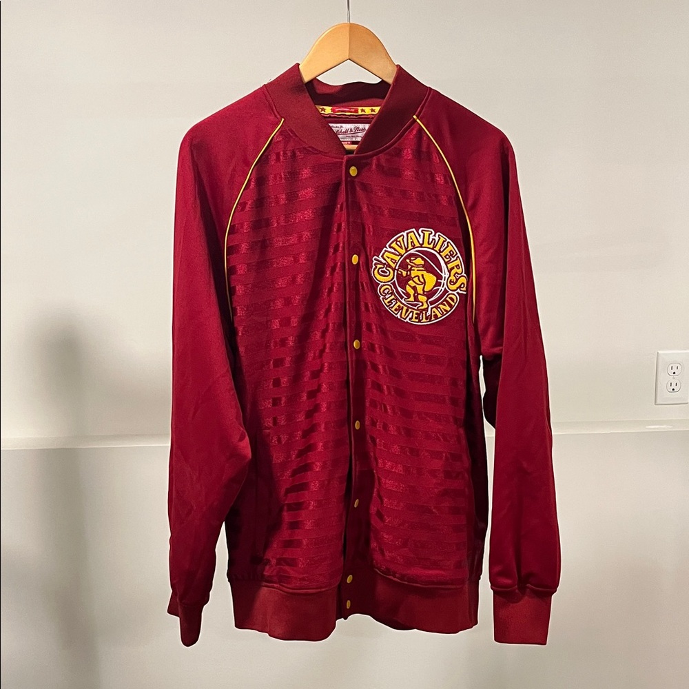 Mitchell & Ness Red Cavaliers Lightweight Jacket